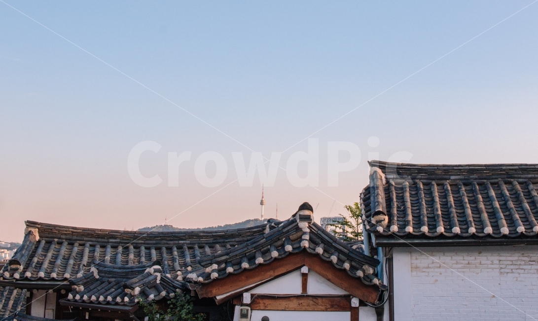 북촌,북촌한옥마을,남산타워,서울,가을하늘,하늘,노을,해질녘,해질녘서울,한옥,기와,전통,도시,풍경,city,landscape,한국전통,한국문화,korean traditional,korean culture,roof,지붕