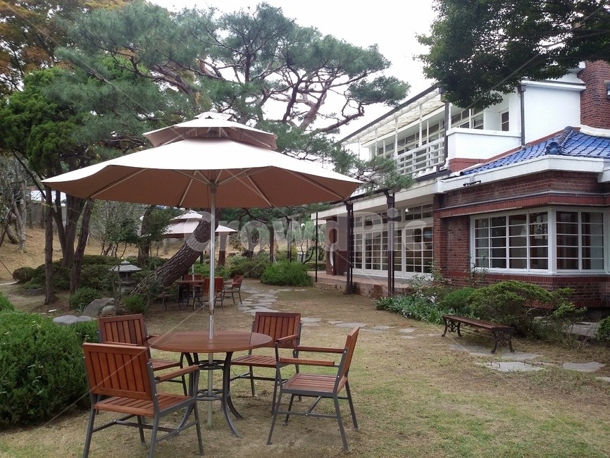 chair,의자,안마당,파라솔,가든,정원,집