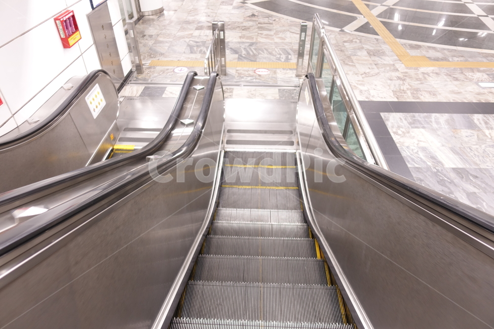 에스컬레이터,지하철,전철,대중교통,교통,공공장소,교통,교통수단,traffic,transportation,handrail,난간,banister