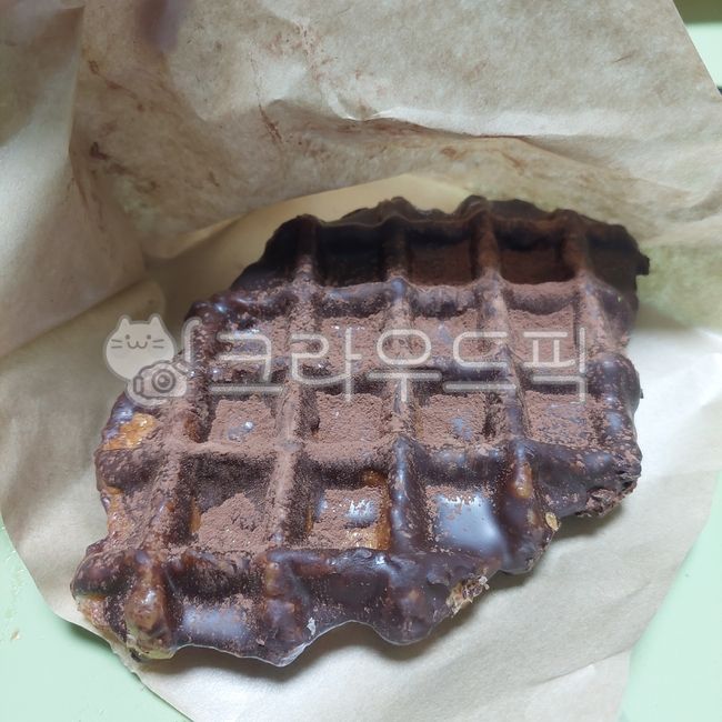 bread,Crople,snack,crowaffle,chocolate crople,dessert,waffle,sweet,chocolate