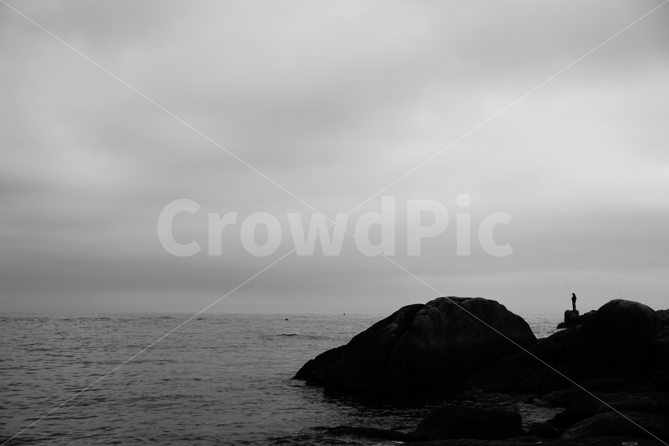 	바다,자연,낚시,인물,실루엣,바닷가,풍경사진,바위,하늘,돌,인물사진,취미,풍경,느낌,감성,바닷물,물,여행,휴양,흑백,흑백사진,자연,풍경,nature,landscape,사람,인물,인간,human,person,인물실루엣,사람실루엣,character silhouette,human silhouette,스포츠,레저,운동,sports,leisure,exercise,흑백,모노톤,monochrome,black and white,architecture,건축물,building,건물,tower,탑