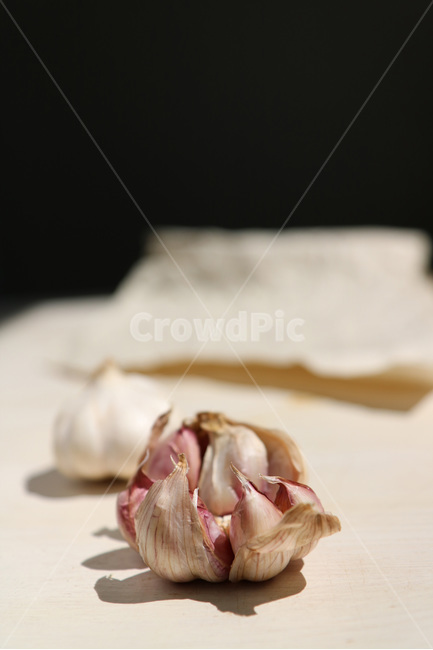 사진,마늘,야채,채소,햇마늘,나무,원목,질감,재질,빈티지,육쪽마늘,깐마늘,패브릭,갈릭,통마늘,재료,식자재,텍스처,garlic,wholegarlic,vegetable,food,wood,texture,음식,식재료,요리,food,cook,meal,dishes,food reserves,채소,야채,vegetables