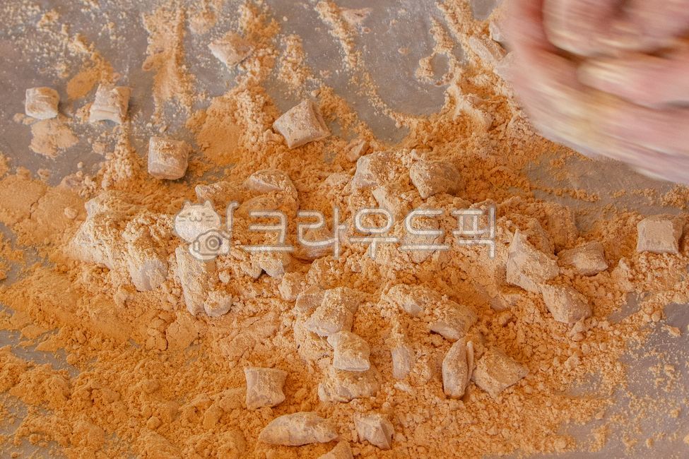 엿만들기,전통엿,엿,먹거리,간식,전통간식,snack,손,콩가루,yeot,군것질,traditionalfoods,핸드메이드,요리,한국전통음식,콩엿,한국음식,식품,웰빙,문화,아시아음식,전통과자,한국과자,과자,후식,한국전통과자,handmade