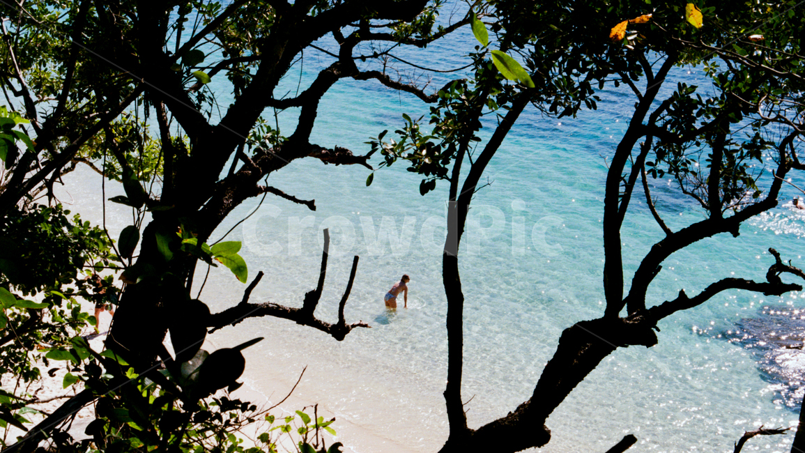outdoors,옥외,nature,자연,water,물,shoreline,해안선,ocean,sea,바다,해변,비치,beach,카약,휴양,휴양지,빈티지,감성,휴식,여행,바캉스,물놀이,사람,person,인간,human,여자,여름,summer,여름,계절,summer,season,해변,바다,beach,sea
