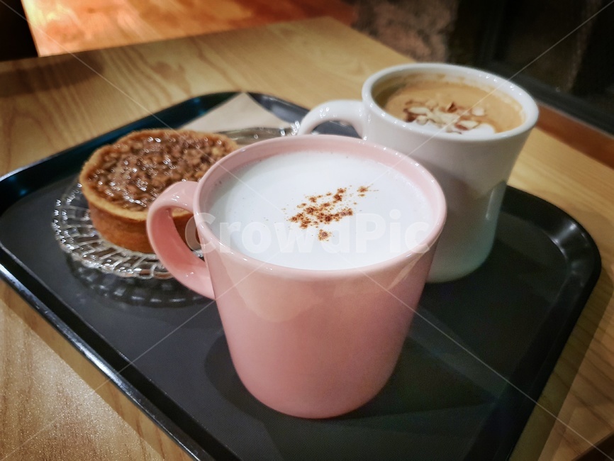 커피,라떼,아몬드라떼,따뜻한음료,호두파이,디저트,카페,음료수,snap,감성사진,감성