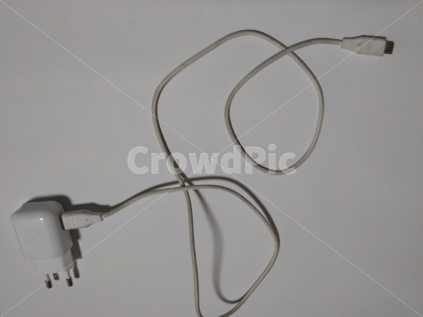 충전기,핸드폰충전기,사물,battery,핸드폰,물건,스마트폰,오브젝트,object,matter,연출,컨셉,콘셉,smartphone,direction,concept,충전,정물,흰색,선,끈,줄,코드