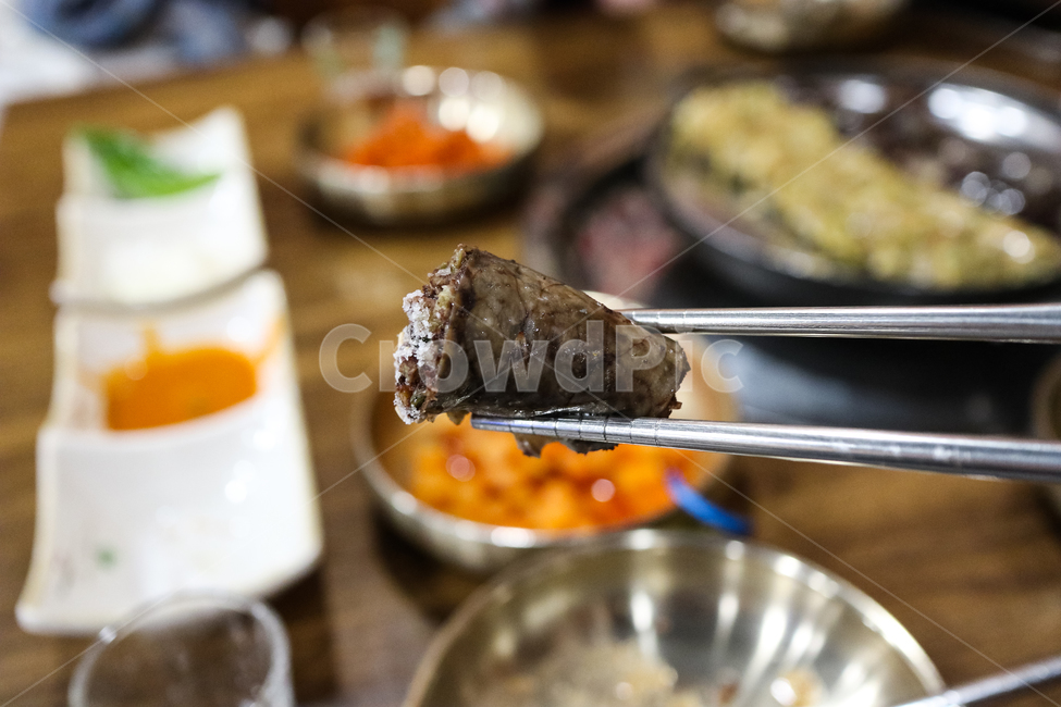 순대,시장,안주,수제순대,음식,젓가락,먹거리,전통음식,한국음식,저렴한,야식,주전부리,따뜻한,접시,윤기,음식,식재료,요리,food,cook,meal,dishes,food reserves,육류,고기,meat,한식,한국음식,한국요리,korean food,korean dishes,korean meal,korean cook