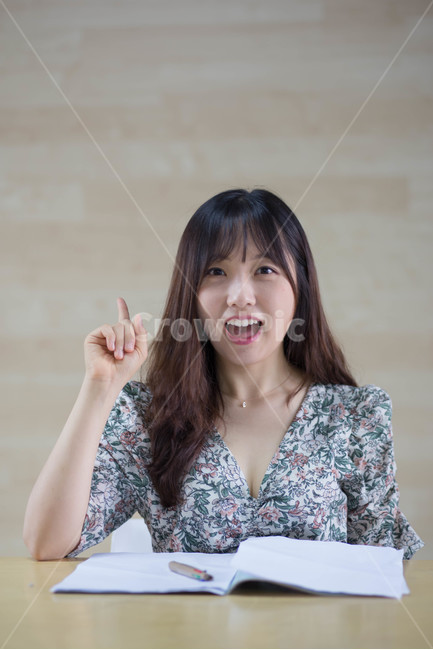 한국,여대생,아름답다,웃음,학생,대학교,젊음,여성,한사람,공부,학습,연구,20대,한명,아이디어,해답,연출,컨셉,콘셉,direction,concept