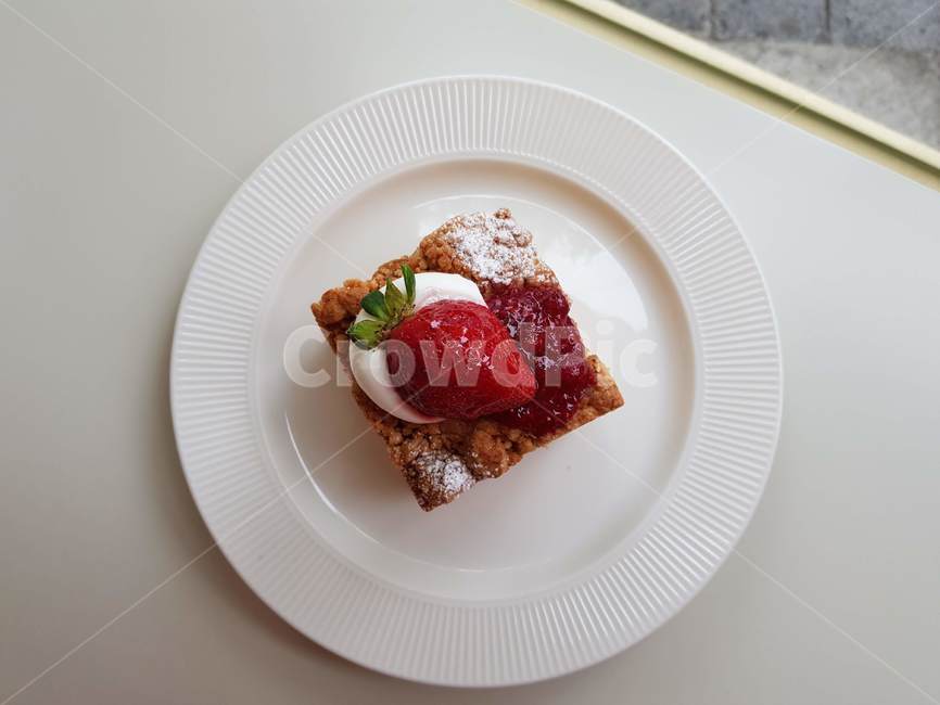 딸기,딸기케이크,디저트,카페,스트로베리,food,cook,dessert,foodreserves,딸기타르트,타르트