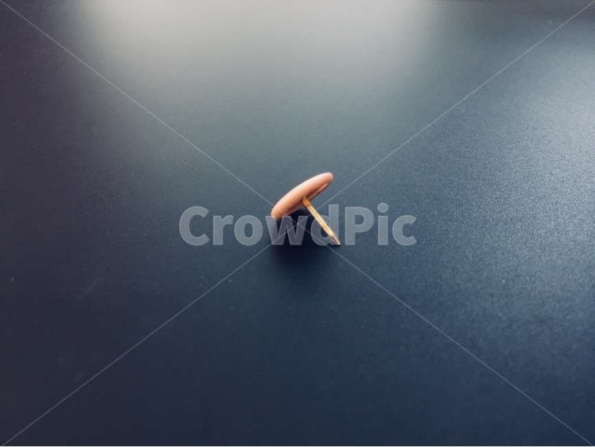 압핀,압정,사물,정물,사무용품,악플,상처,핀,바늘,외로움,사물,물건,오브젝트,thing,object,matter,학용품,문구류,사무용품,school supplies,stationery,office supplies