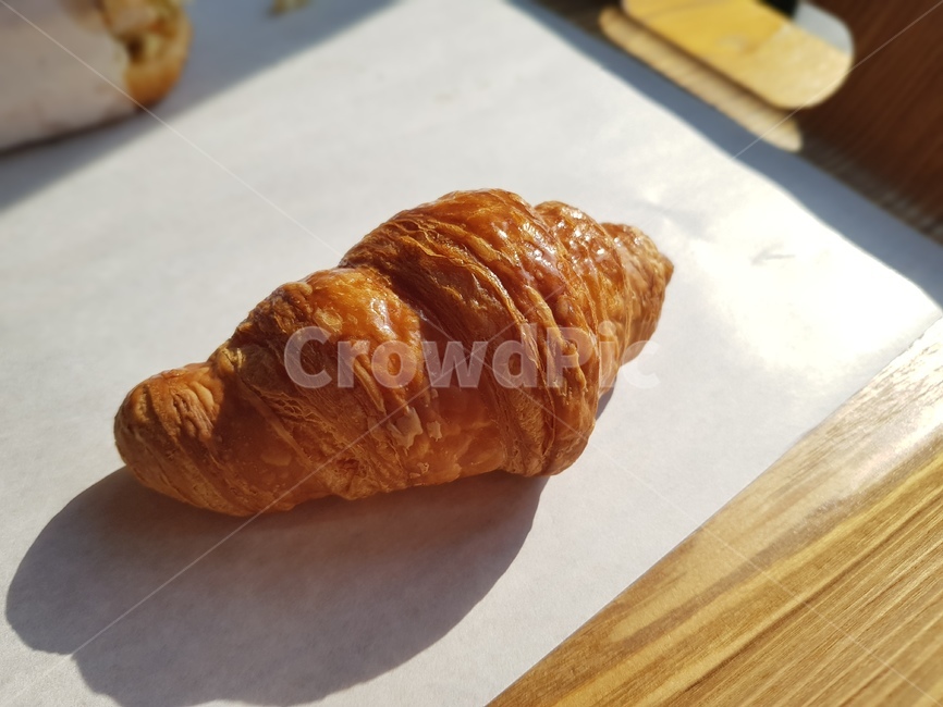크로와상,빵,클로즈업,그림자,햇빛,음식,식재료,요리,food,cook,meal,dishes,food reserves,빵,bread