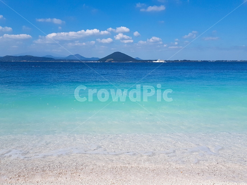 Seobin Baeksa,ocean,Udo Island,jeju island,Jeju Island sea,emerald sea,Coral Beach