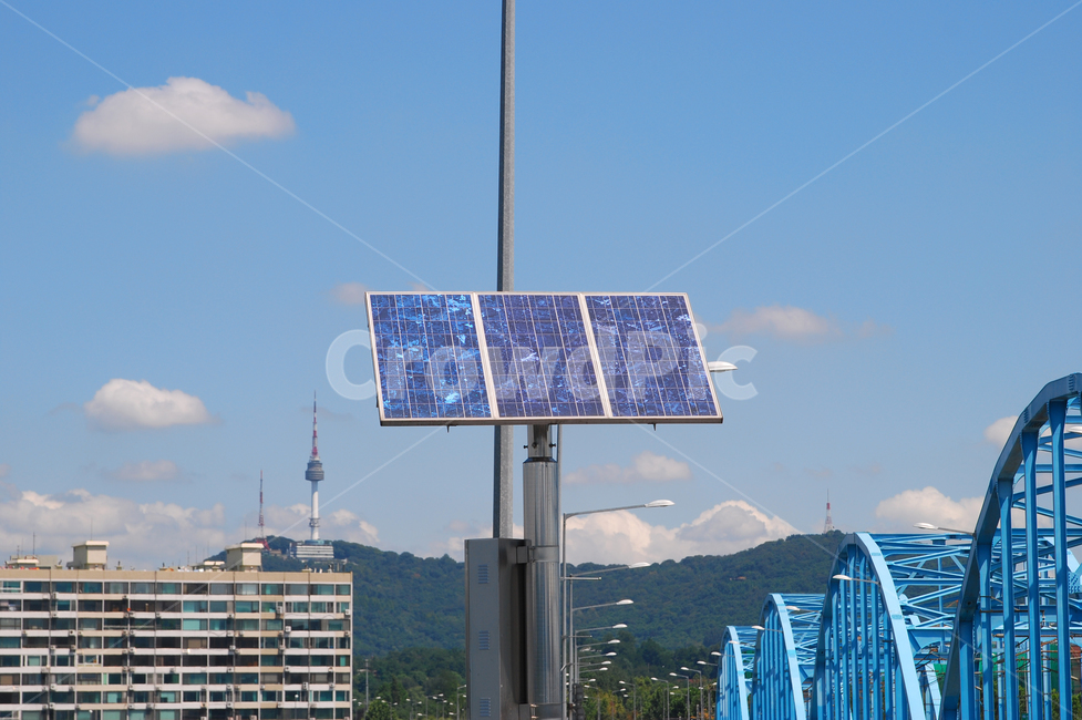 태양광발전,태양열발전,태양열,태양광,발전,판넬,패널,전기,친환경,환경,남산,타워,서울,서울타워,아파트,다리,하늘,배경,백그라운드,시설,거리,풍경,한강,한국,산업,industry,industrial,에너지산업,energy industry