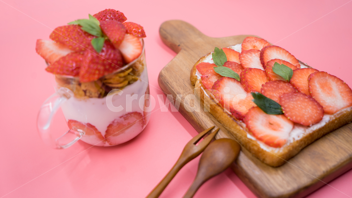 딸기,디저트,토스트,분홍색,시리얼,브런치,오브젝트,음식,식재료,요리,food,cook,meal,dishes,food reserves,과일,열매,fruit,연출,컨셉,콘셉,direction,concept