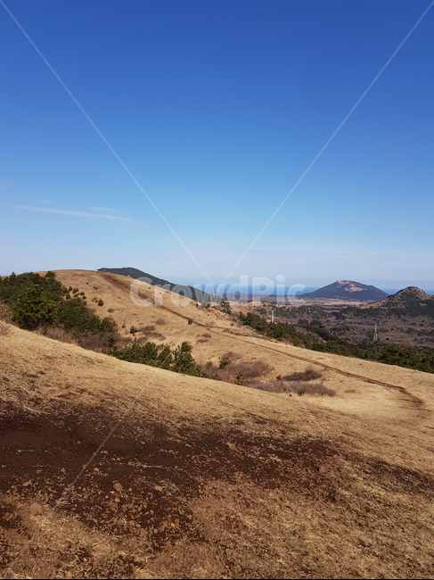 백약이오름,오름,백약이,제주오름,제주도오름,파란하늘,맑은하늘,하늘,산길,산,제주도,jeju,jeju island,soil,흙,outdoors,옥외,nature,자연,sand,모래