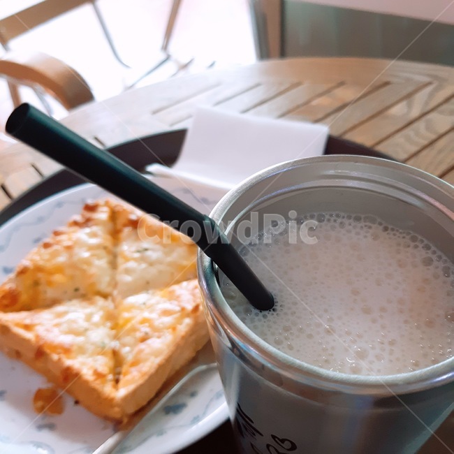 브런치,카페,크로크무슈,라떼,감성,오후,한가로움,여유,빵,휴식,평화,힐링,안정,색감,음식,간식,음식,식재료,요리,food,cook,meal,dishes,food reserves,빵,bread,아침식사,조식,브런치,breakfast,brunch,디저트,간식,후식,dessert,snack,커피,카페,coffee,cafe