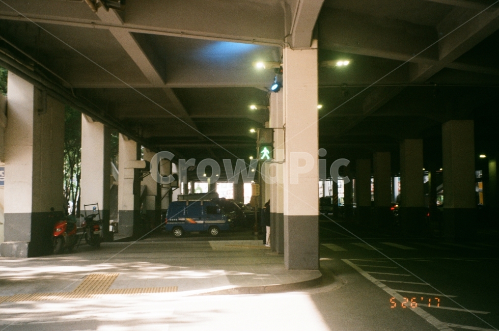 신호등,도로,낮,횡단보도,signallamp,crosswalk,감성,sensible,feeling,교통,교통수단,traffic,transportation,road,asphalt,아스팔트