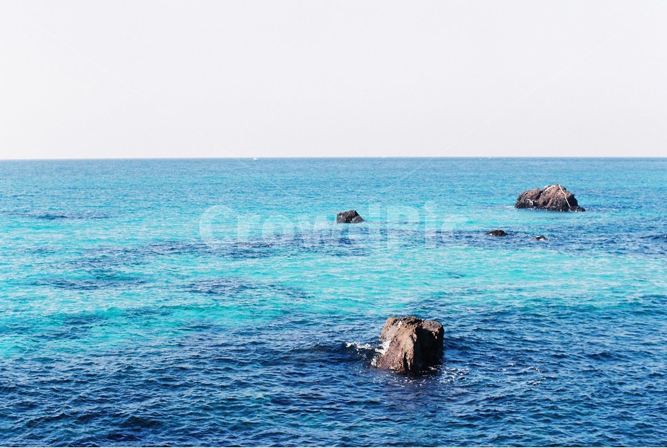 제주도,해변,에메랄드빛바다,돌,바다,jejuisland,sea,beach,필름카메라,필름사진,film,filmpic,filmcamera,자연,풍경,nature,landscape,색깔,색상,색채,색감,color sense,color sensitivity,feeling of color,ocean,대양,outdoors,옥외,water,물,promontory,곶