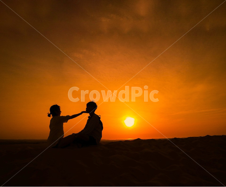 베트남,무이네,노을,연인,사막,커플,sunset,sun,desert,구름,sky,황홀,사람,인물,인간,human,person,연인,커플,사랑,lover,couple,인물실루엣,사람실루엣,character silhouette,human silhouette,nature,자연,outdoors,옥외