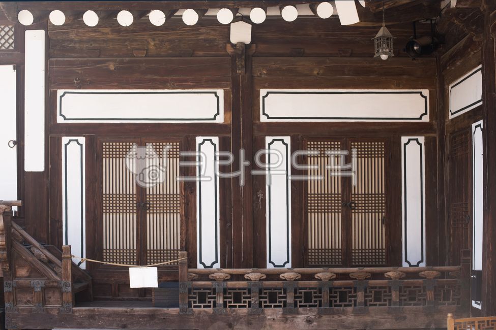 wooden building, door, Hanok, woodcarving, tradition - Authentic Korean ...