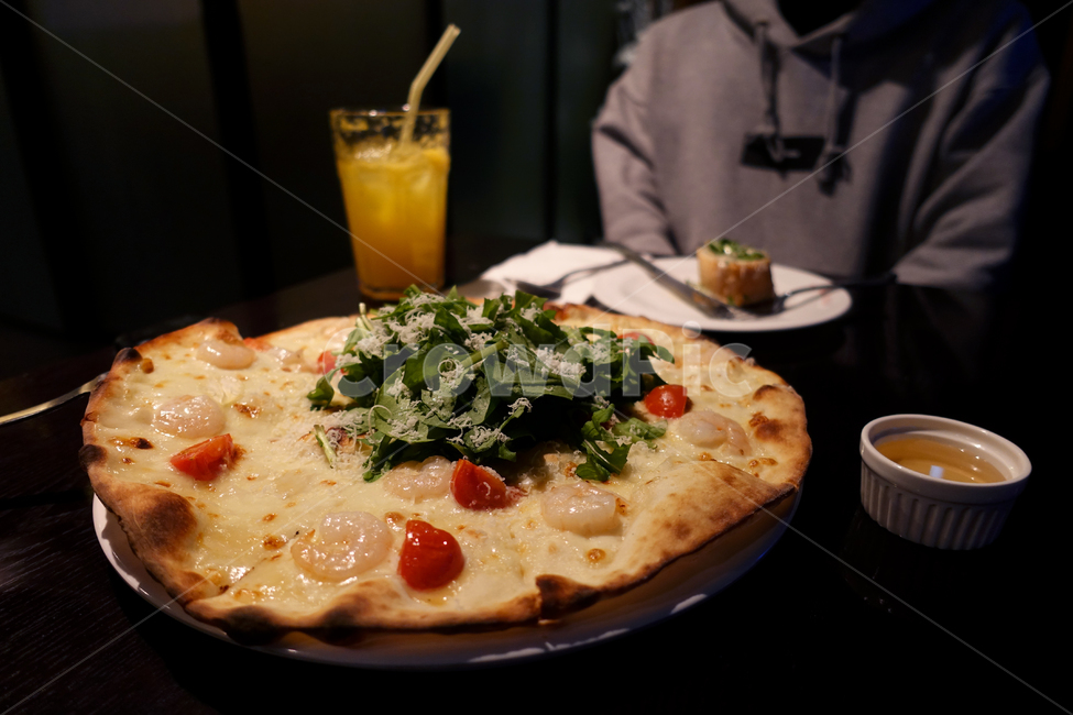 피자,새우,토마토,꿀,데이트,로맨틱,이탈리안레스토랑,레스토랑,pizza,shrimp,tomato,honey,romantic,restaurant,음식,식재료,요리,food,cook,meal,dishes,food reserves,빵,bread,양식,서양음식,서양요리,western food,western dishes,western meal,western cook