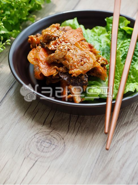 돼지불고기,불고기,제육볶음,한국음식,음식,한식,고기,요리,돼지고기요리,매운음식,아시아음식,고추장불고기,돼지고기볶음,야채,배경,반찬,porkbulgogi,bulgogi,beefstirfry,koreanfood,food,meat,cooking,porkdishes,spicyfood,asianfood,gochujangbulgogi,roastpork,vegetable,background,sidedish,식물,상추,젓가락,혼합,plant,lettuce,chopsticks,mix