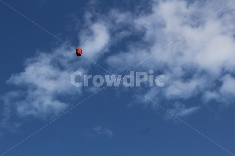하늘,천등,구름,스펀,배경화면,타이완,대만,밝은날,공명등,sky,kongminglantern,crowd,shifenrailroad,backgroundimage,sunnyday
