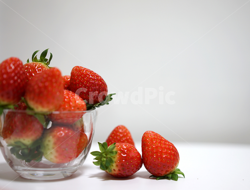 딸기,strawberry,과일,음식,겨울철과일,빨강,레드,red,베리,음식,식재료,요리,food,cook,meal,dishes,food reserves,과일,열매,fruit