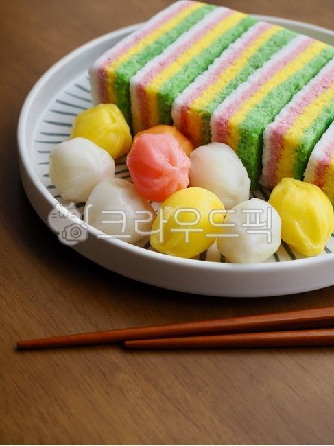 무지개떡,전통음식,한국전통음식,한국음식문화,traditionalfood,koreantraditionalfood,koreanfoodculture,한국음식,식품,한식,한국문화,음식문화,전통,설날,추석,음식,추석음식,설날음식,명절,명절음식,떡,koreanfood,food,koreanculture,foodculture,tradition,ricecake,간식,후식,스낵,꿀떡,젓가락