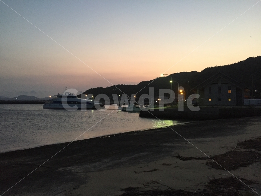 Japanese photo,Japanese sea,Japan,night sea,ship,lighting,seascape,Japanese landscape photo,light,beach,Fukuoka,landscape