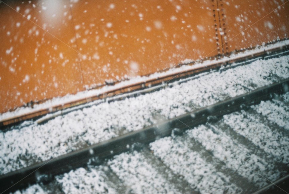 눈,눈발,겨울,철도,기찻길,창밖풍경,풍경,필름사진,필름카메라,겨울,계절,winter,season,감성,sensible,feeling