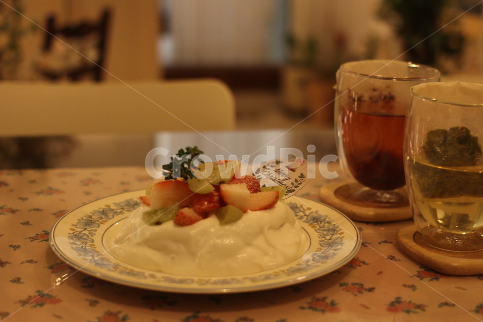 pottery,도기류,saucer,받침접시,유리잔,디저트,카페,tea,음식,식재료,요리,food,cook,meal,dishes,food reserves,디저트,간식,후식,dessert,snack