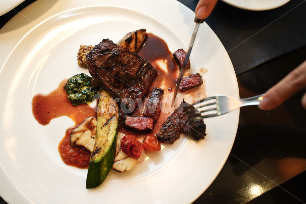 스테이크,부채살,소고기,steak,외식,식사,음식,접시,디너,데이트,먹거리,고기,육식,육류,야채,양식,food,먹방,음식,식재료,요리,food,cook,meal,dishes,food reserves,양식,서양음식,서양요리,western food,western dishes,western meal,western cook
