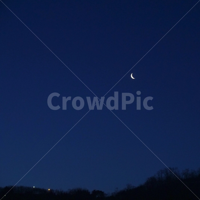 밤하늘,초승달,달,야경,밤,남색,저녁,하늘,자연,풍경,nature,landscape,야경,밤,nightscape,night,outdoors,옥외