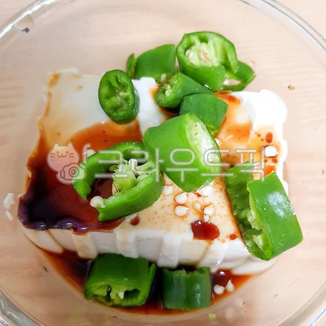 연두부,간장,고추,오이고추,다이어트음식,food,요리,softtofu,그릇,chili,유리그릇