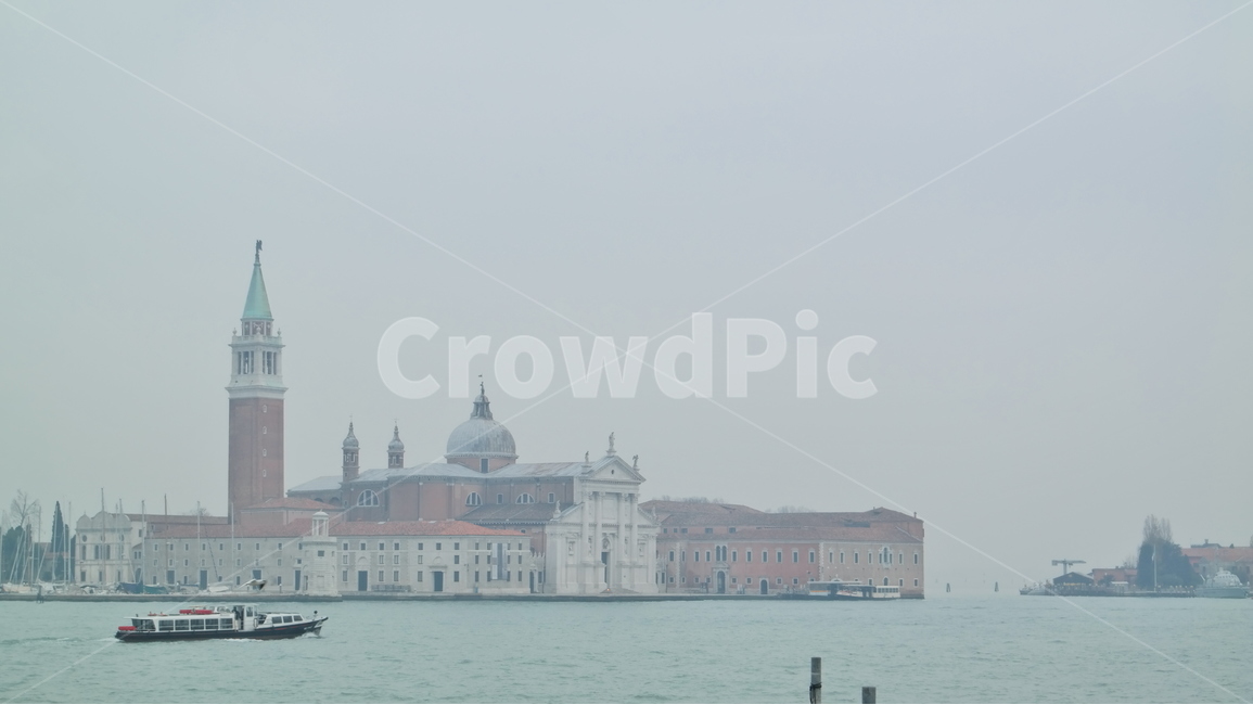 베네치아,베니스,산조르조마조레성당,마조레성당,venice,venezia,sangiorgiomaggiore,basilicadisangiorgiomaggiore,운하,이탈리아,배,곤돌라,gondola,canal,유럽,풍경,바다,성당,랜드마크,산마르코광장,italy,europe,landmark,landscape,sea,church,touristattraction,랜드마크,landmark,tourist attraction,해외,외국,세계,foreign,oversea,world,세계랜드마크,해외랜드마크,외국랜드마크,world landmark,world tourist attraction,건축물,건물외관,exterior,building,structure,architecture,construction,dome,둥근 천장,건물,transportation,교통,vehicle,차량,boat,보트