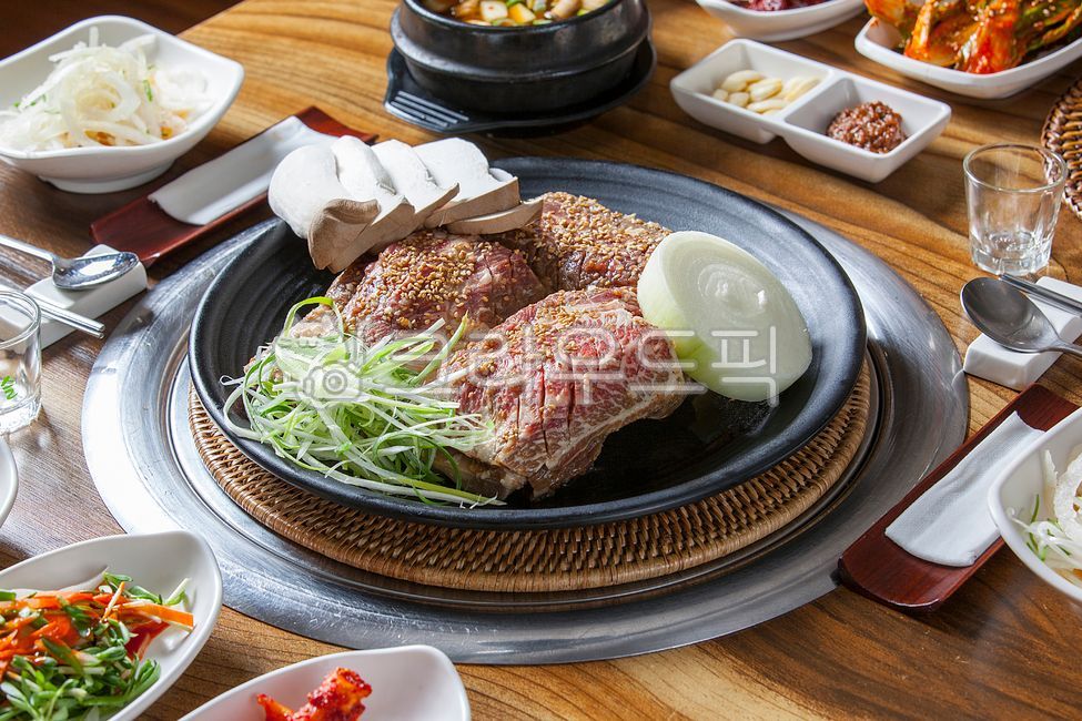 한우,소갈비,소양념갈비,양념소갈비,갈비,소고기,한우갈비,한우양념갈비,양념한우갈비,숯불갈비,한우고기,파,양파,마늘,쌈장,된장,한국음식,식사,food,음식,접시,음식,식재료,요리,food,cook,meal,dishes,food reserves