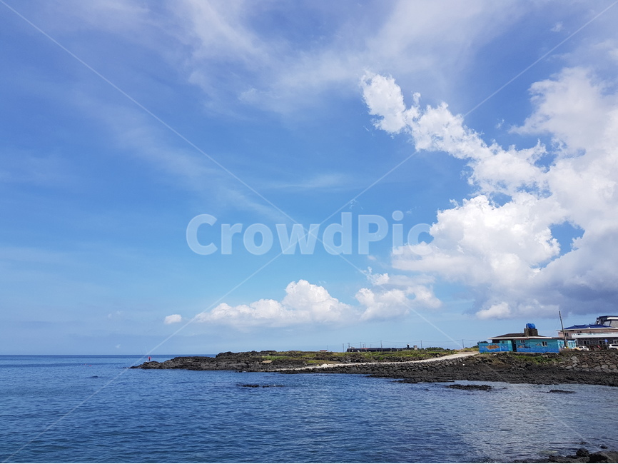 제주도,파란하늘,구름,바닷가,바다,jejuisland,blue,sky,sea,cloud,자연,풍경,nature,landscape,한국자연풍경,한국자연경관,korea nature landscape,제주도,jeju,jeju island,outdoors,옥외,land,땅