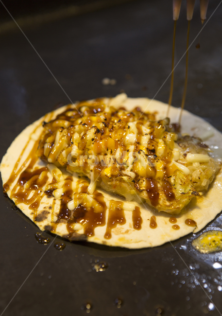 오꼬노미야끼,길거리음식,음식,철판요리,요리,음식,식재료,요리,food,cook,meal,dishes,food reserves,일식,일본음식,일본요리,Japanese food,Japanese dishes,Japanese meal,Japanese cook