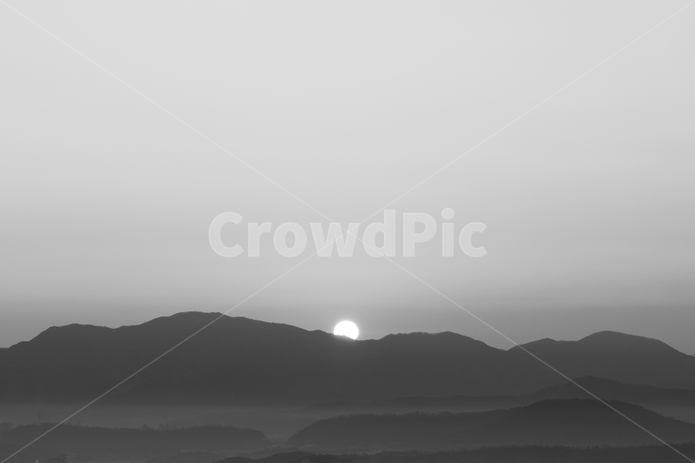 일출,해,산,흑백,풍경,자연,하늘,landscape,sky,배경화면,자연,풍경,nature,landscape,흑백,모노톤,monochrome,black and white,outdoors,옥외
