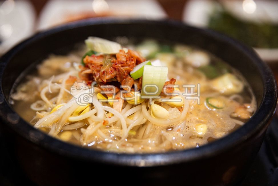 콩나물,콩나물국밥,뚝배기,달걀,파,국물,한국전통음식,맑은음식,beansprouts,beansproutssoup,earthenpot,egg,greenonion,soup,koreantraditionalfood,clearfood