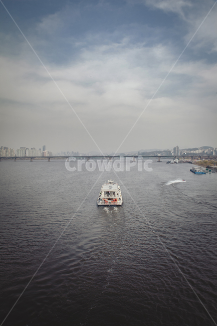 유람선,한강,다리,원효대교,하늘,강,구름,봄,transportation,교통,보트,boat,ferry,vehicle