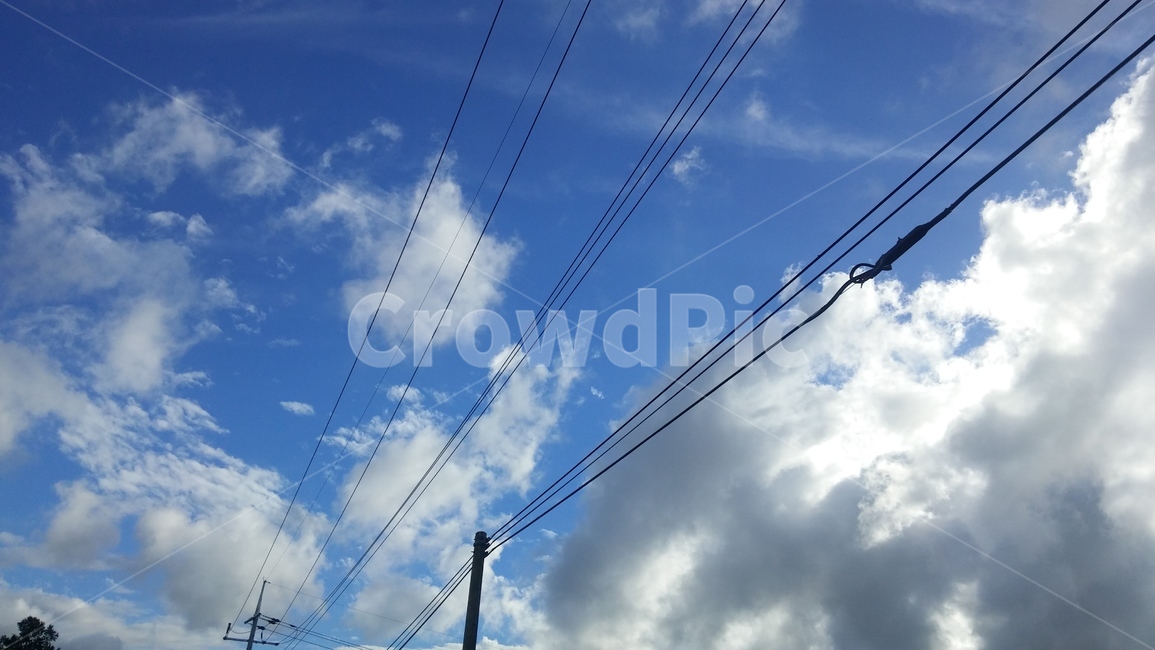 전선,전봇대,푸른하늘,파란하늘,하늘,구름,흰구름,자연,풍경,nature,landscape,utility pole,전신주,cable,케이블