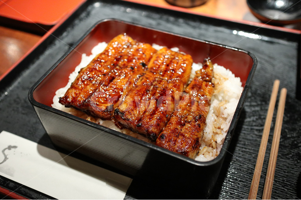장어덮밥,식사,덮밥,테이블,플레이팅,음식,식재료,요리,food,cook,meal,dishes,food reserves,일식,일본음식,일본요리,Japanese food,Japanese dishes,Japanese meal,Japanese cook