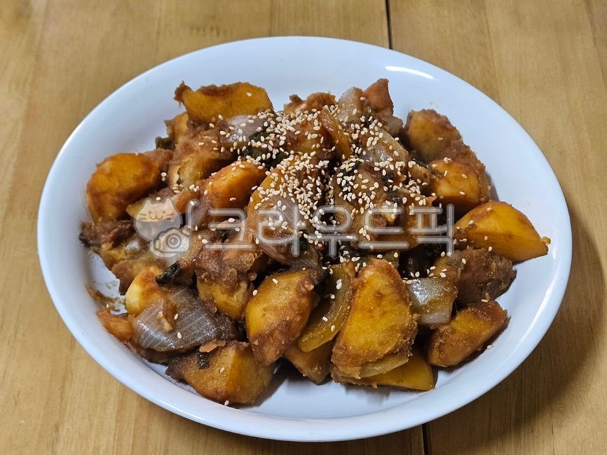 음식,감자조림,감자,접시,깨,food,조림,반찬