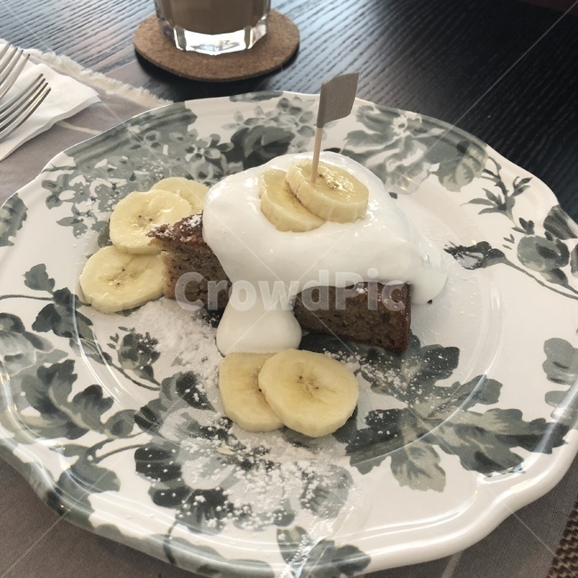 카페,디저트,당근케이크,바나나,생크림,감성카페,천호,조각케이크,cake,디저트,간식,후식,dessert,snack