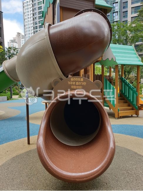 Backwards,slide,playground,Cautionary statement