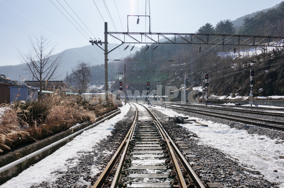 traintrack,기찻길,rail,레일,transportation,교통,railway,철도,눈,겨울,겨울,계절,winter,season,교통,교통수단,traffic,transportation