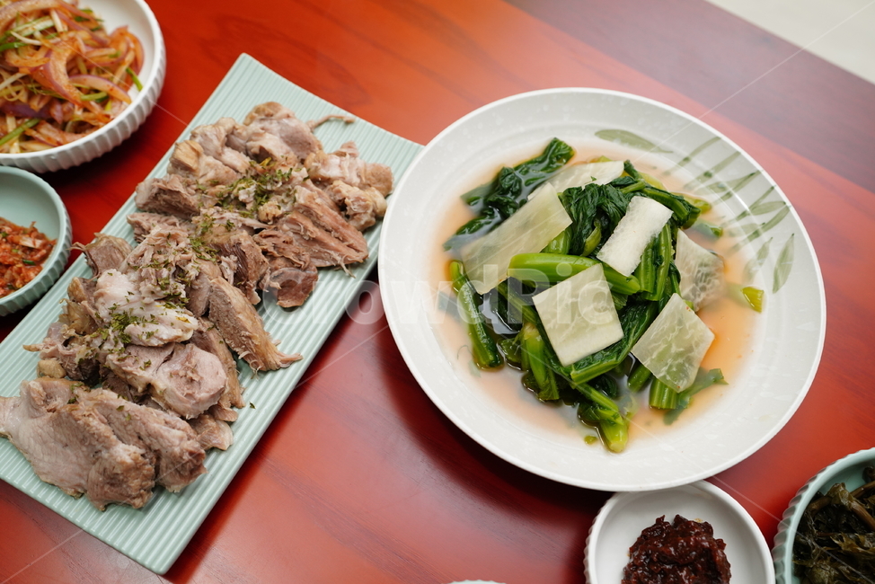 음식,고기,육류,육식,김치,물김치,한식,한국,안주,반찬,먹거리,푸드,보쌈,수육,food,dish,요리,meal,식사,음식,식재료,요리,food,cook,meal,dishes,food reserves