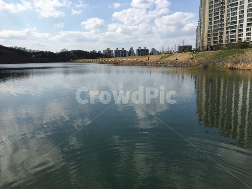 water,outdoors,물,옥외,못,산,하늘,호수,구름